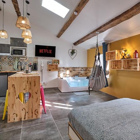 Place Carnot - Studio Tout Equipe Avec Jacuzzi Proche Toutes Commodites Carcasona Exterior foto