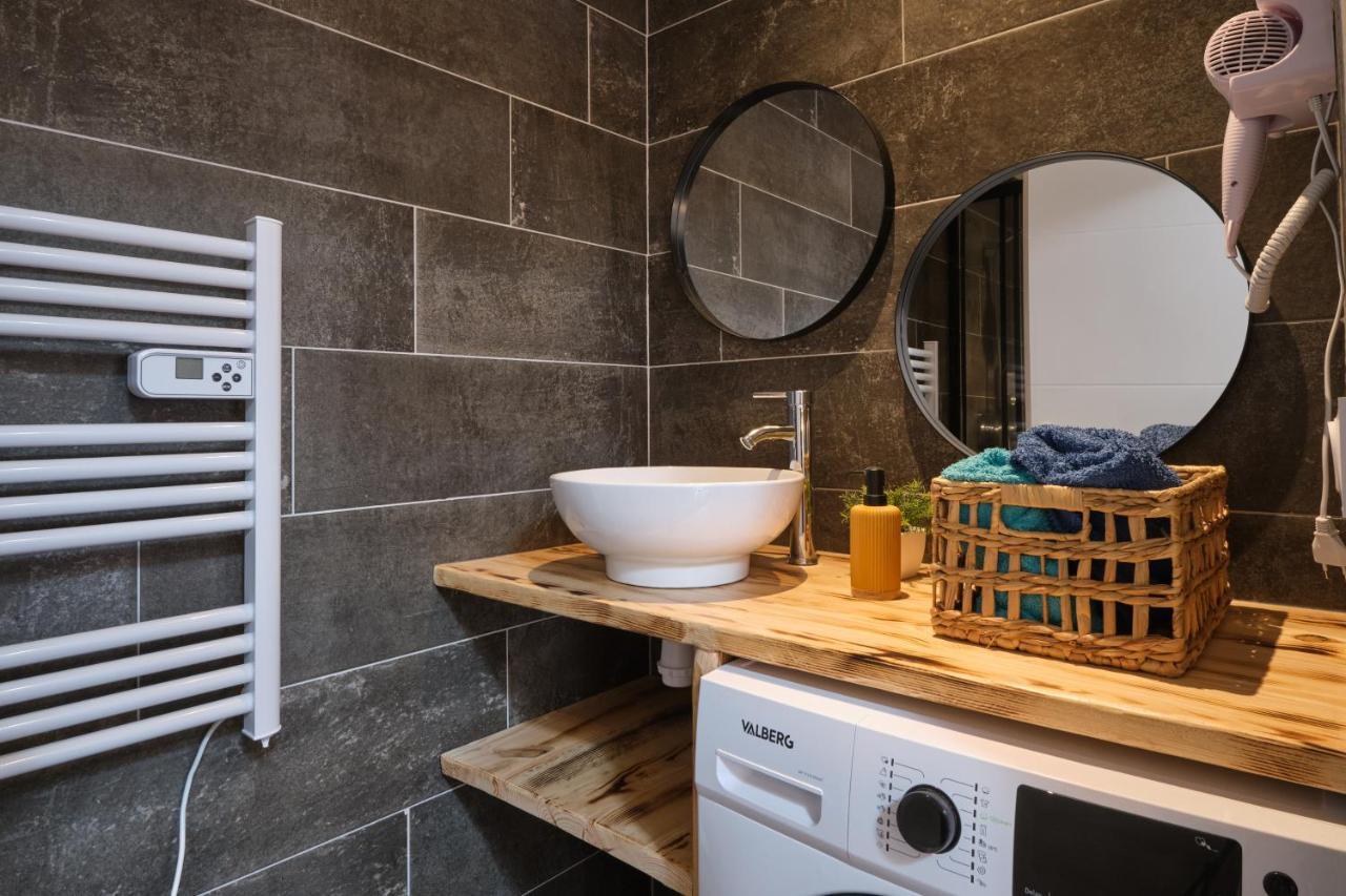 Place Carnot - Studio Tout Equipe Avec Jacuzzi Proche Toutes Commodites Carcasona Exterior foto