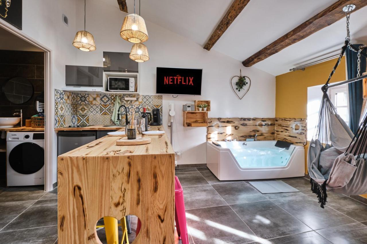 Place Carnot - Studio Tout Equipe Avec Jacuzzi Proche Toutes Commodites Carcasona Exterior foto