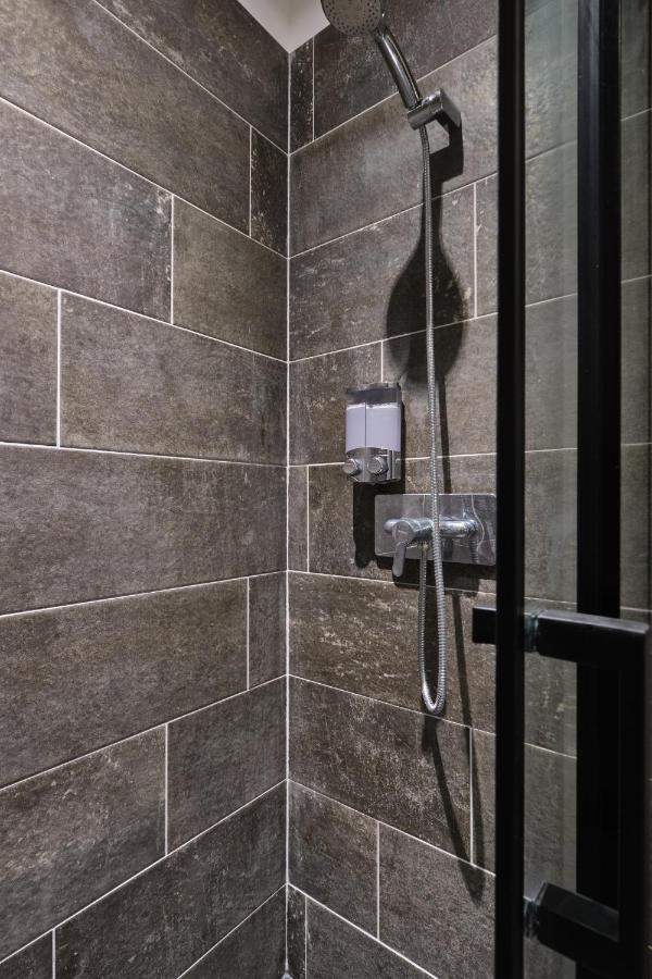 Place Carnot - Studio Tout Equipe Avec Jacuzzi Proche Toutes Commodites Carcasona Exterior foto