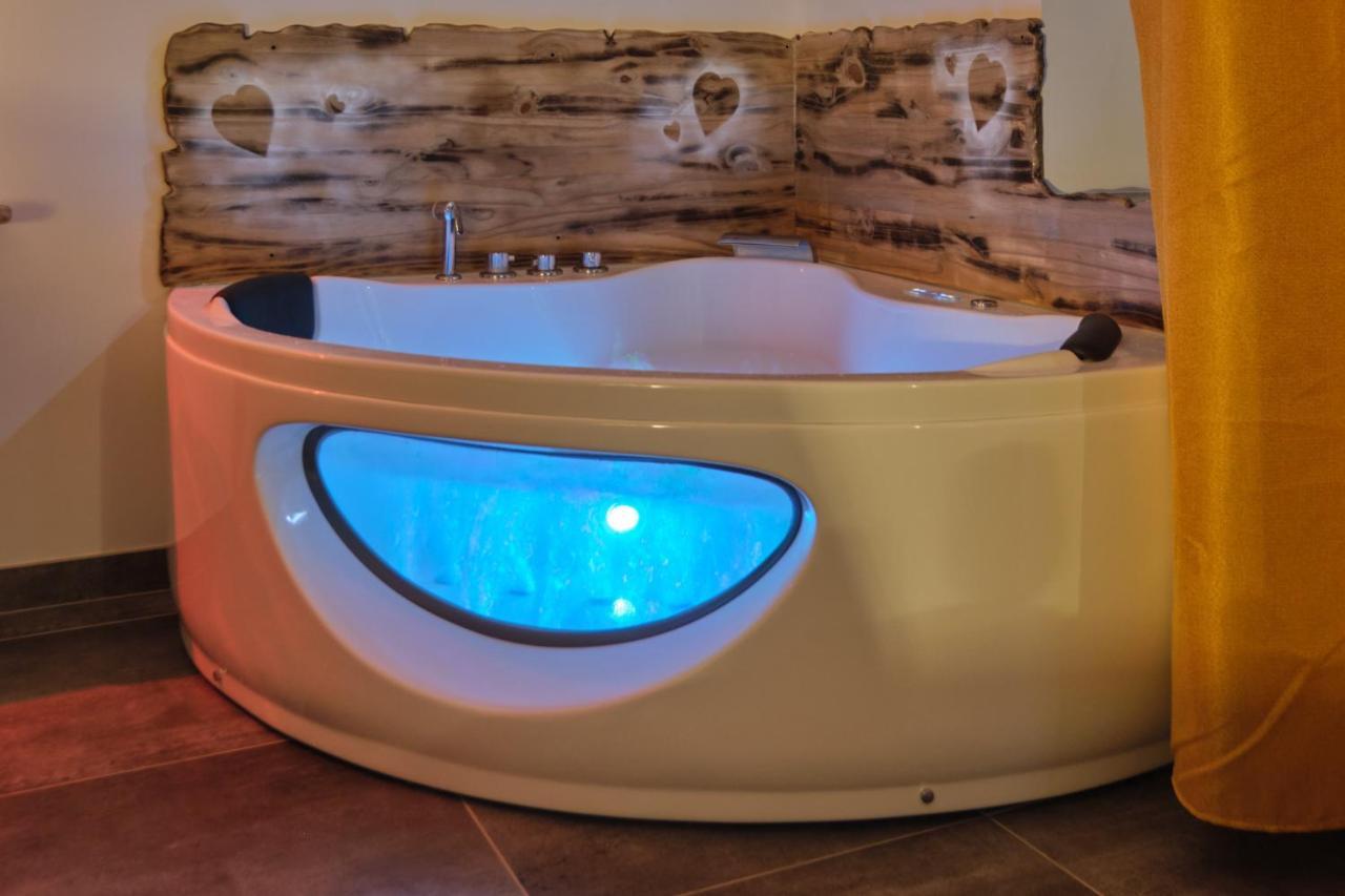 Place Carnot - Studio Tout Equipe Avec Jacuzzi Proche Toutes Commodites Carcasona Exterior foto