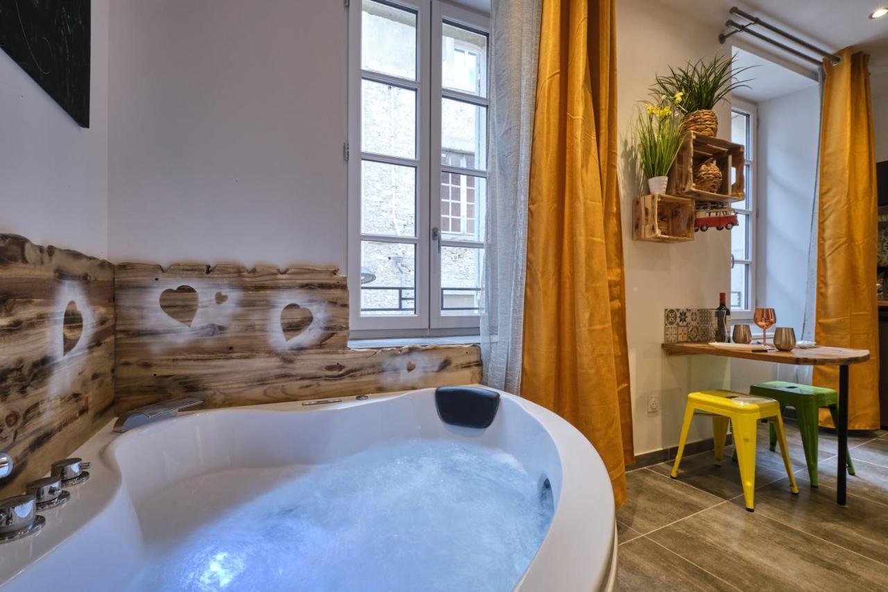 Place Carnot - Studio Tout Equipe Avec Jacuzzi Proche Toutes Commodites Carcasona Exterior foto