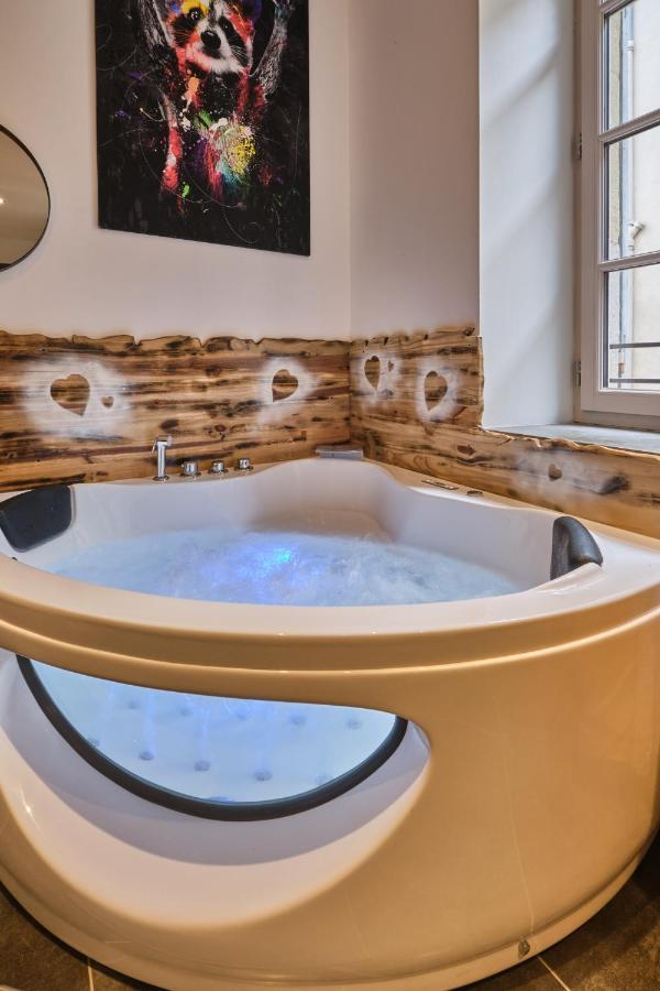 Place Carnot - Studio Tout Equipe Avec Jacuzzi Proche Toutes Commodites Carcasona Exterior foto