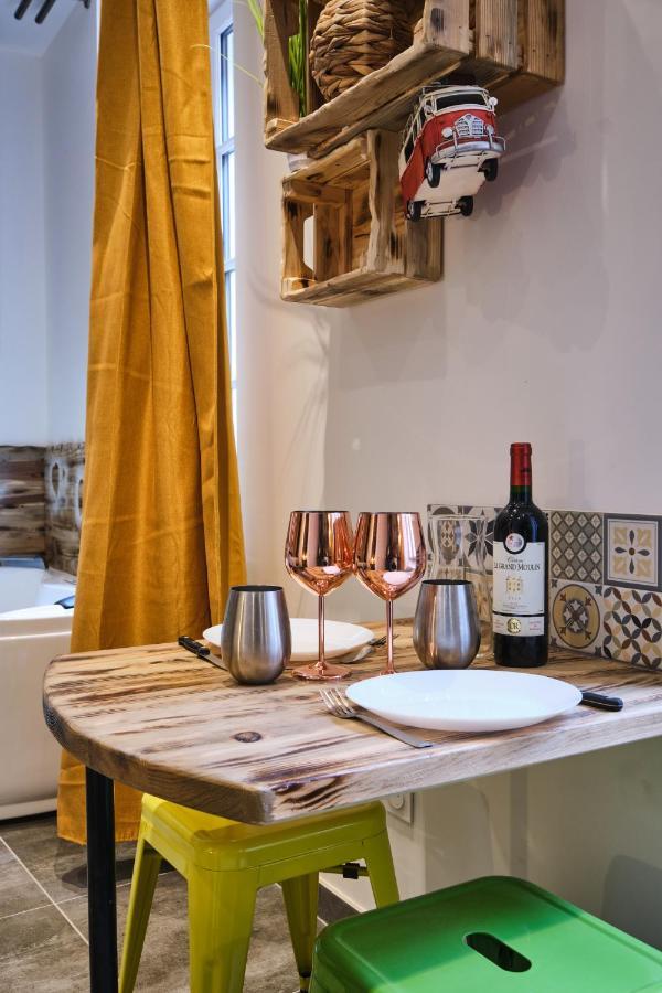 Place Carnot - Studio Tout Equipe Avec Jacuzzi Proche Toutes Commodites Carcasona Exterior foto