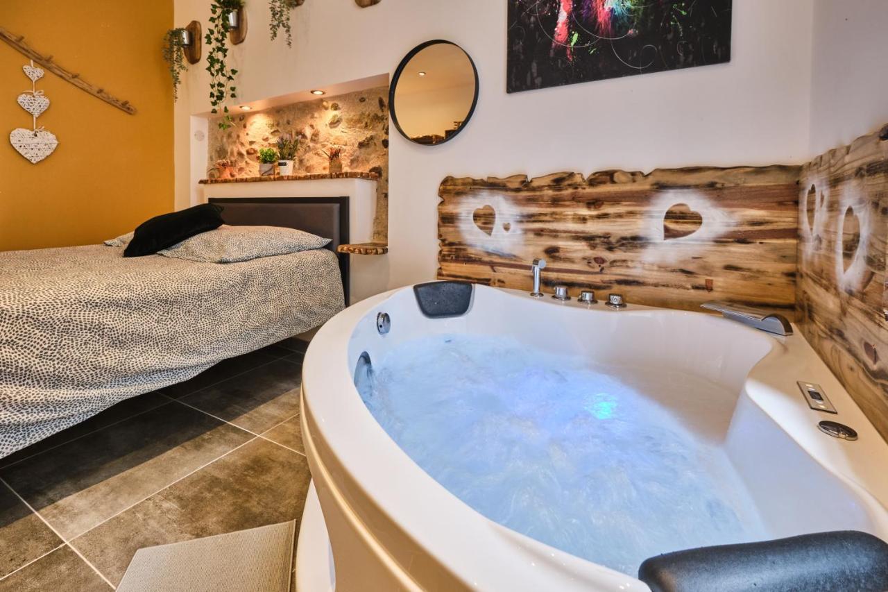 Place Carnot - Studio Tout Equipe Avec Jacuzzi Proche Toutes Commodites Carcasona Exterior foto