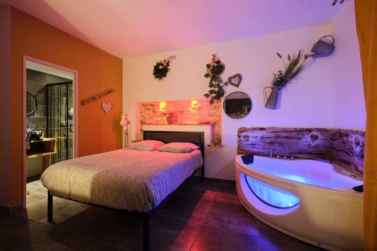 Place Carnot - Studio Tout Equipe Avec Jacuzzi Proche Toutes Commodites Carcasona Exterior foto