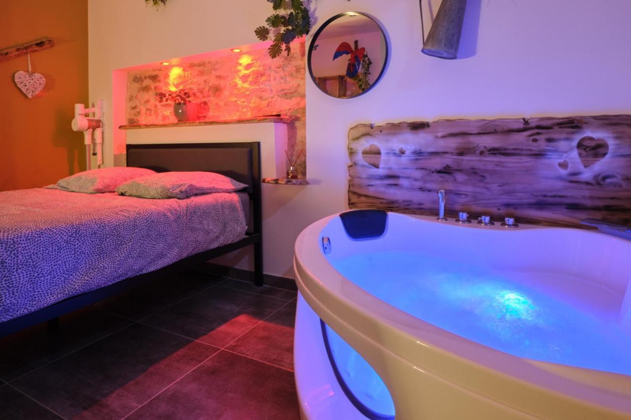 Place Carnot - Studio Tout Equipe Avec Jacuzzi Proche Toutes Commodites Carcasona Exterior foto