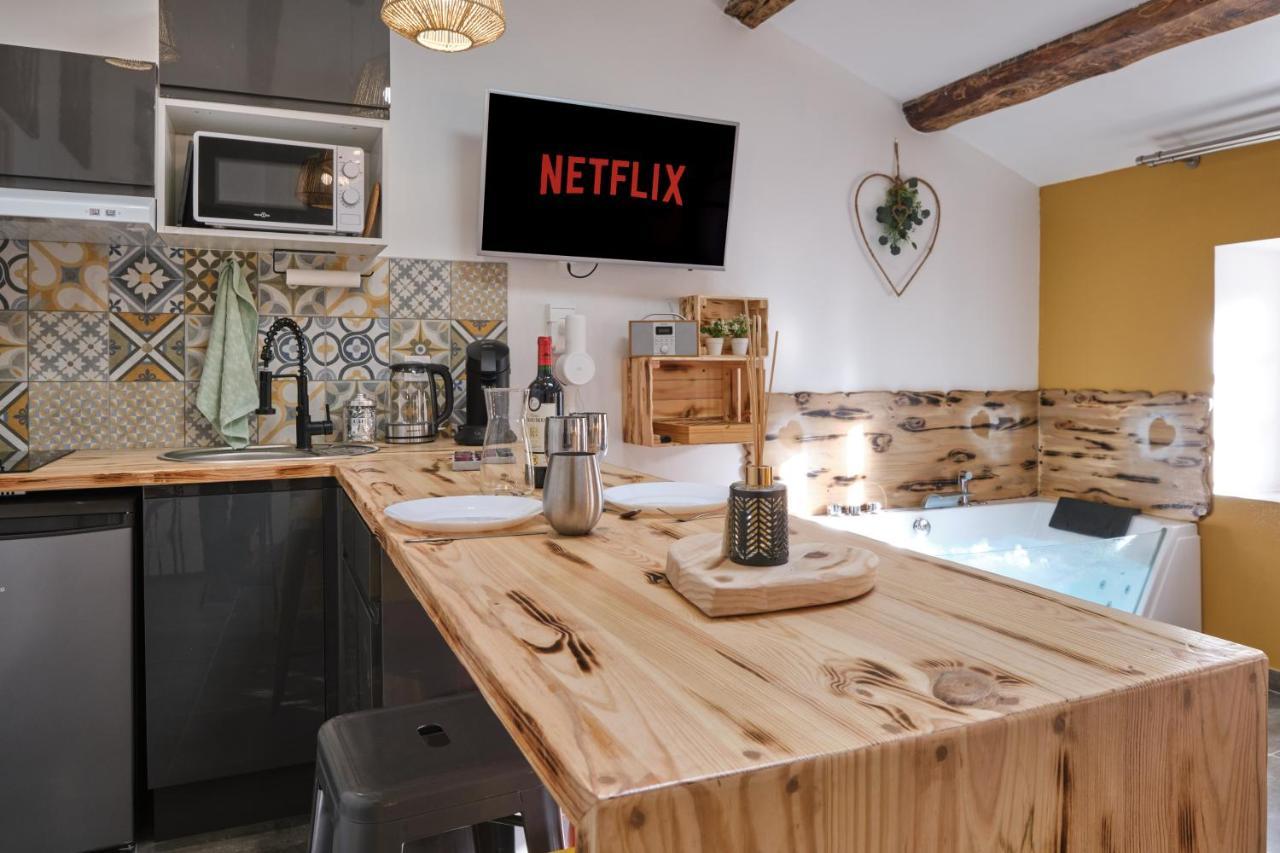 Place Carnot - Studio Tout Equipe Avec Jacuzzi Proche Toutes Commodites Carcasona Exterior foto