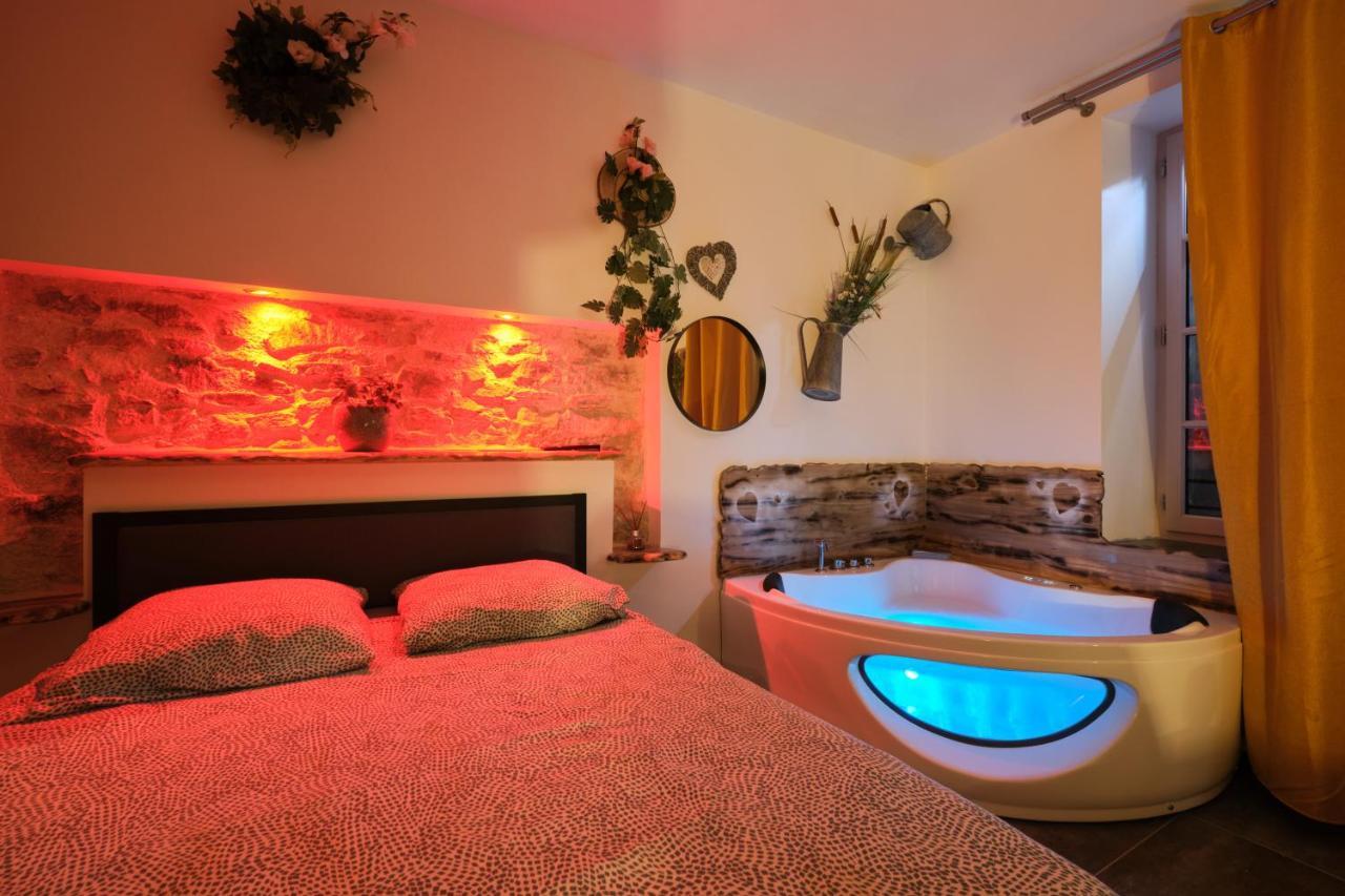 Place Carnot - Studio Tout Equipe Avec Jacuzzi Proche Toutes Commodites Carcasona Exterior foto