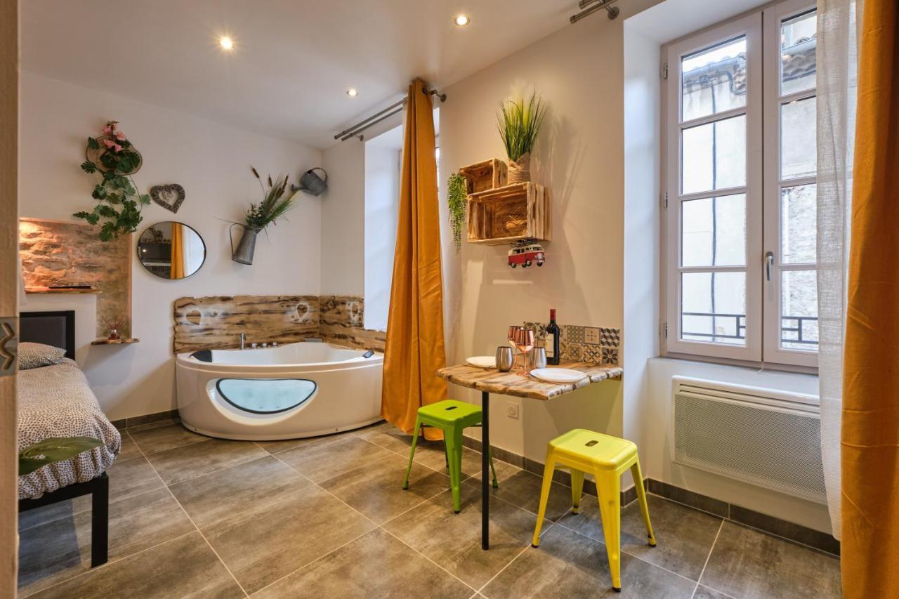 Place Carnot - Studio Tout Equipe Avec Jacuzzi Proche Toutes Commodites Carcasona Exterior foto