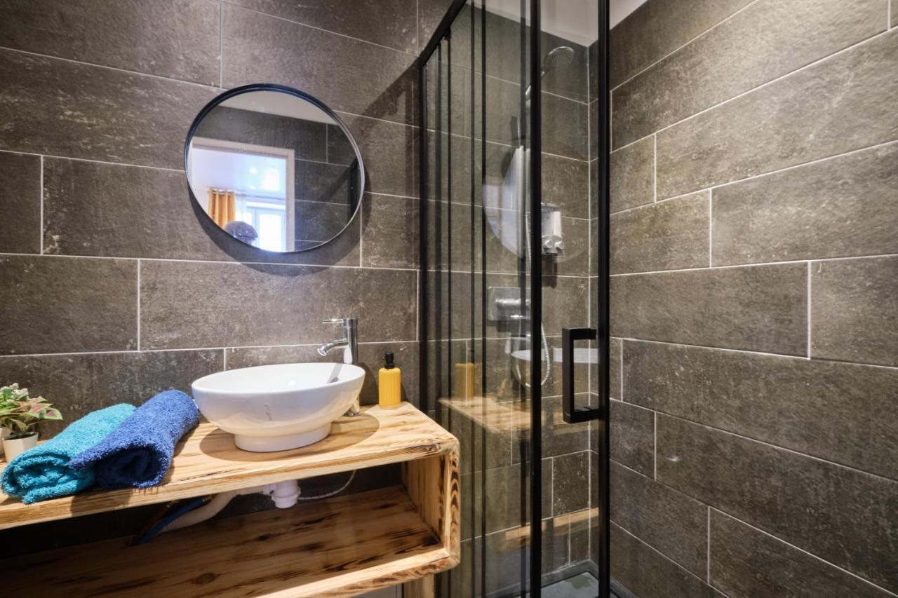 Place Carnot - Studio Tout Equipe Avec Jacuzzi Proche Toutes Commodites Carcasona Exterior foto