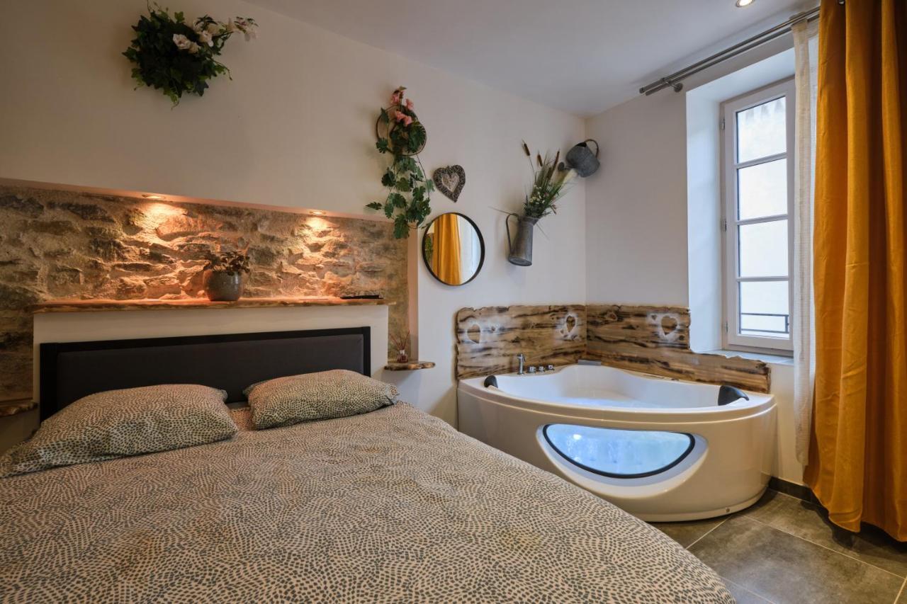 Place Carnot - Studio Tout Equipe Avec Jacuzzi Proche Toutes Commodites Carcasona Exterior foto